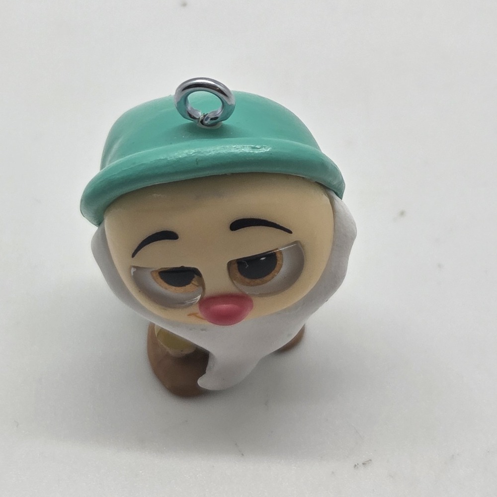 Disney‎ Doorables Sleepy Dwarf Snow White Series 10 Keychain Backpack Bag Charm